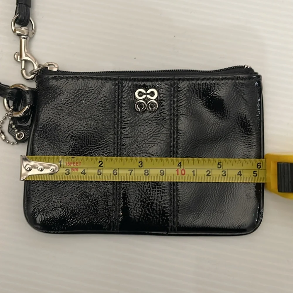 COACH SIGNATURE CBLACK PATENT LEATHER EMBOSSED WRISTLET WOMES SIZE S